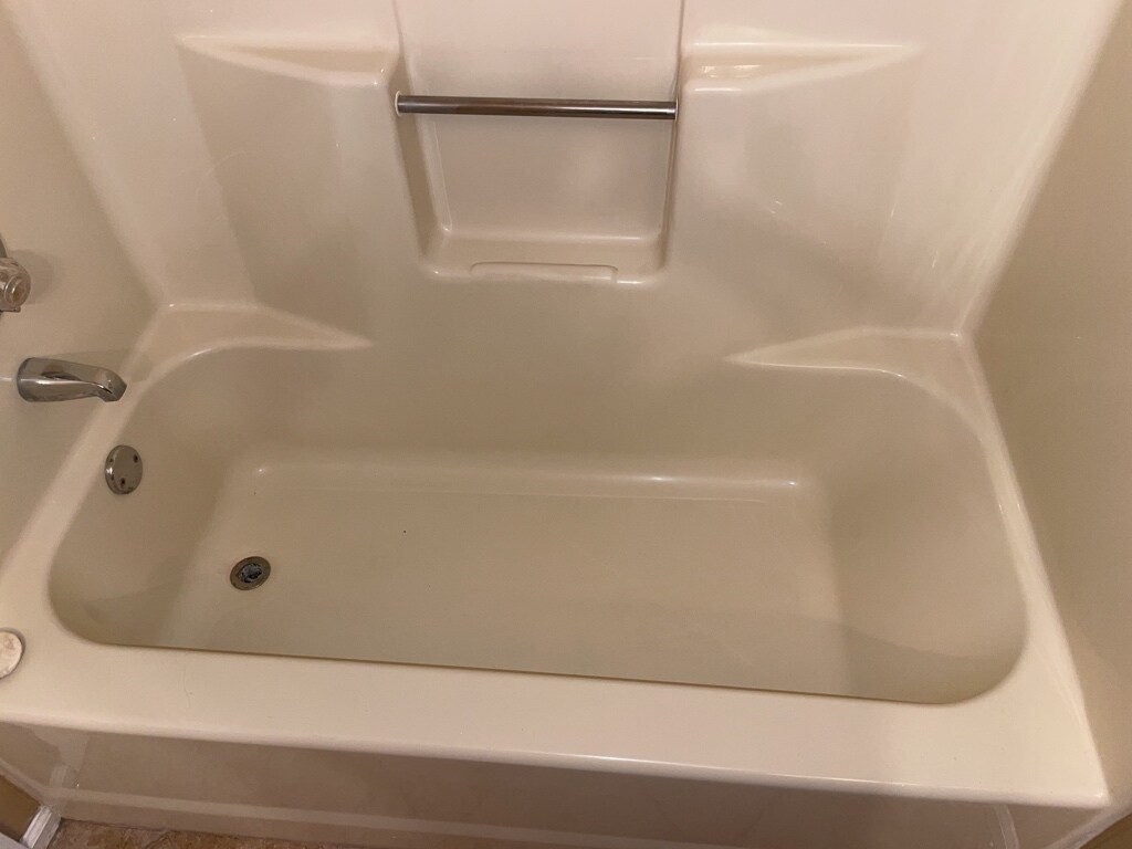 hall bathroom with tub - 5324 Pandoria Ave