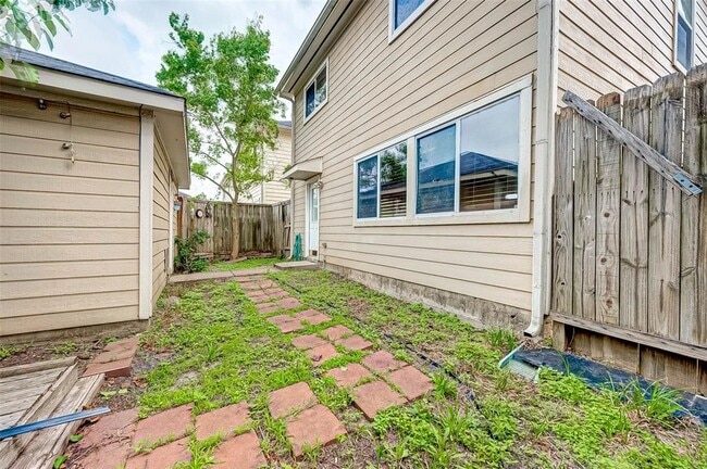 Building Photo - 20591 Sycamore Crest Ln