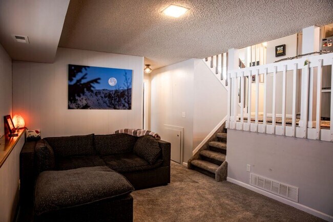 Building Photo - 6065 Pemberton Way