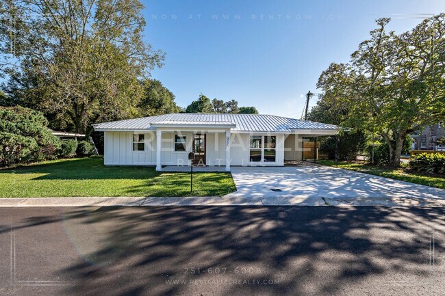 Building Photo - Beautifully Updated 3 Bed 2 Bath Home in D...