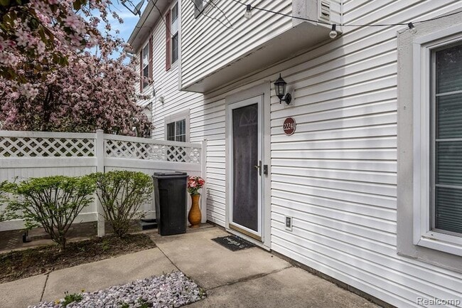 Building Photo - 22241 Atlantic Pointe