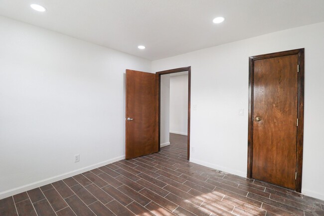 Building Photo - 4 Bed | 2 Bath in East Tulsa!