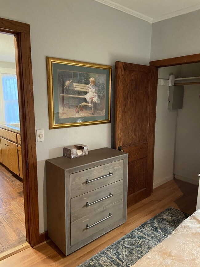 Building Photo - 321 E Duffy St