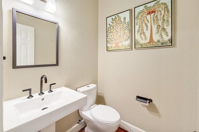 Building Photo - 8216 Fern Bluff Ave