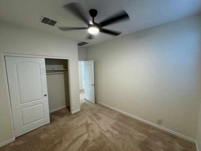 Building Photo - 4 Bedroom - 2 Bath - 1760 Sq. Ft - Beautiful New Built Home - Glendale