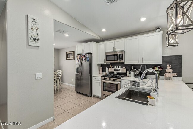 Building Photo - 4028 S 95th Ln