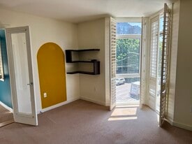 Building Photo - 103 Bellevue Ave E