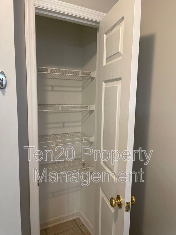 Building Photo - 59 Walnut Ct