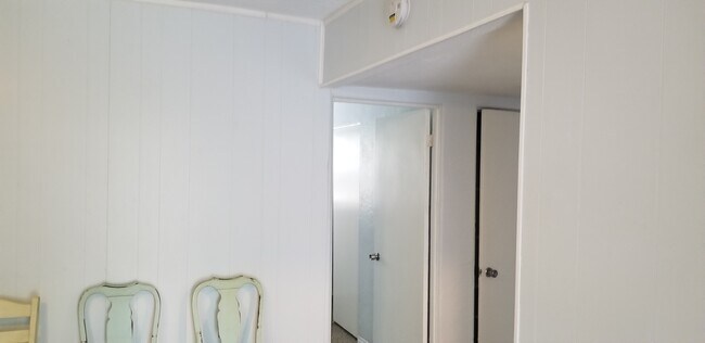 Building Photo - 2450 13th Ave S