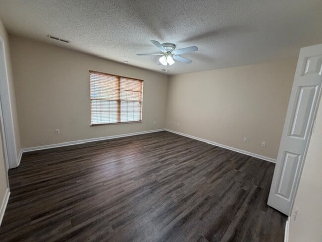 Building Photo - Sevierville 37876 - 3 bedroom 2 bath - call Linda Meese 865-591-6004