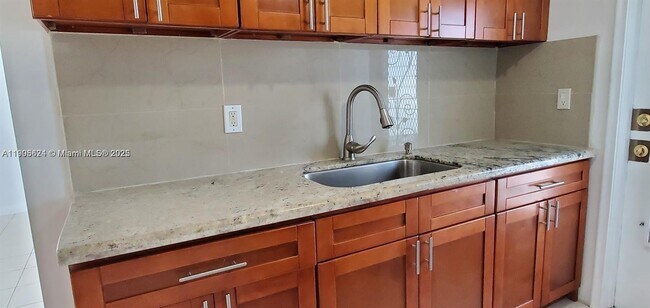 Building Photo - 1715 Wiley St