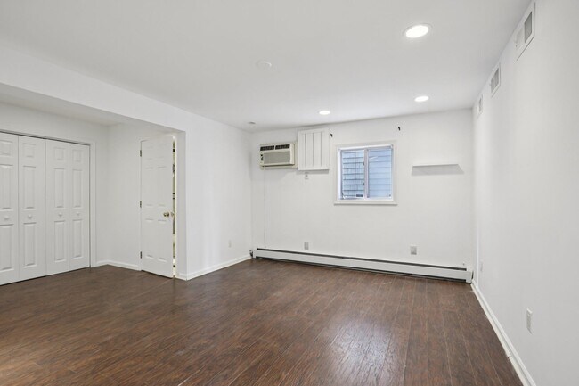 Building Photo - 342 Ogden Ave.