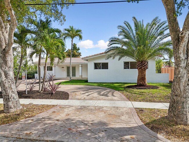 Building Photo - 13145 Coronado Terrace