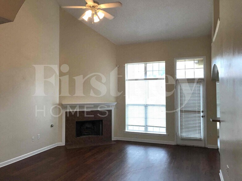 Building Photo - 7142 Queens Crown Ct