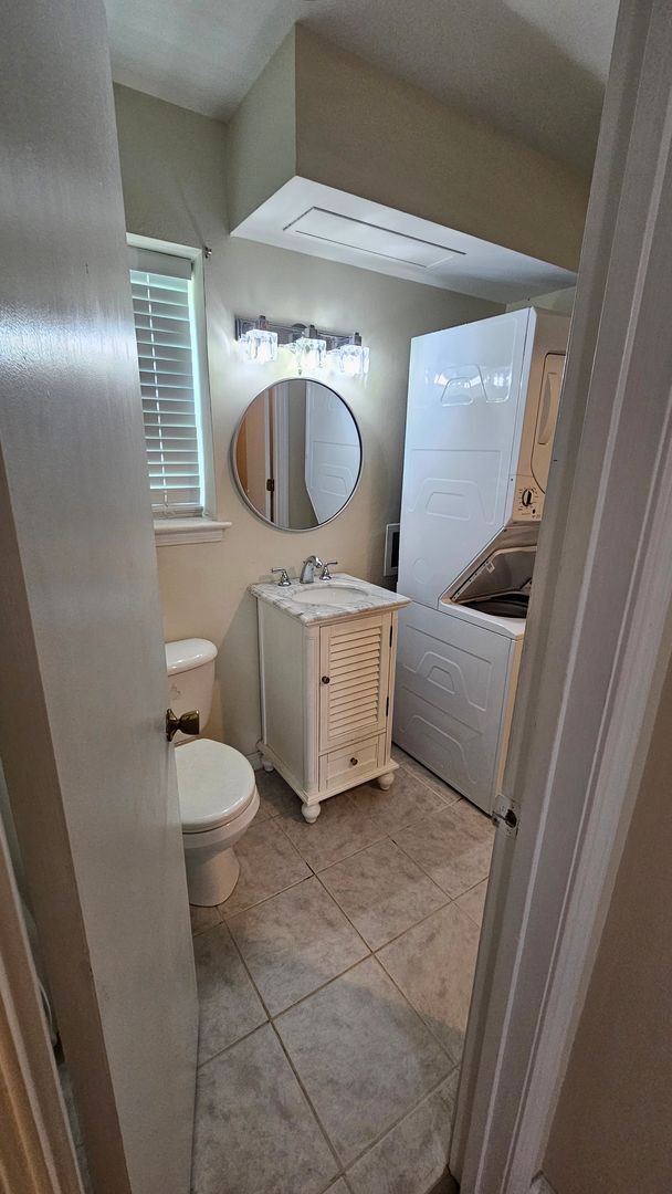 Building Photo - 1 bed 1 bath townhome in the Heart of Spring Hill