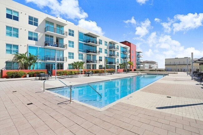 Building Photo - 1208 E Kennedy Blvd