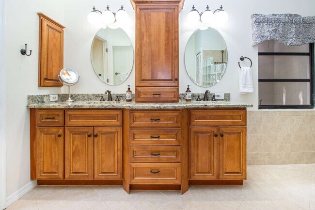 Building Photo - Palm Aire Fully Furnished Rental