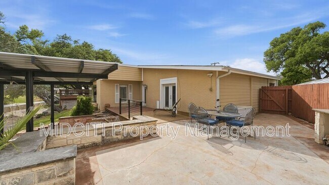 Building Photo - 156 Trelawney St