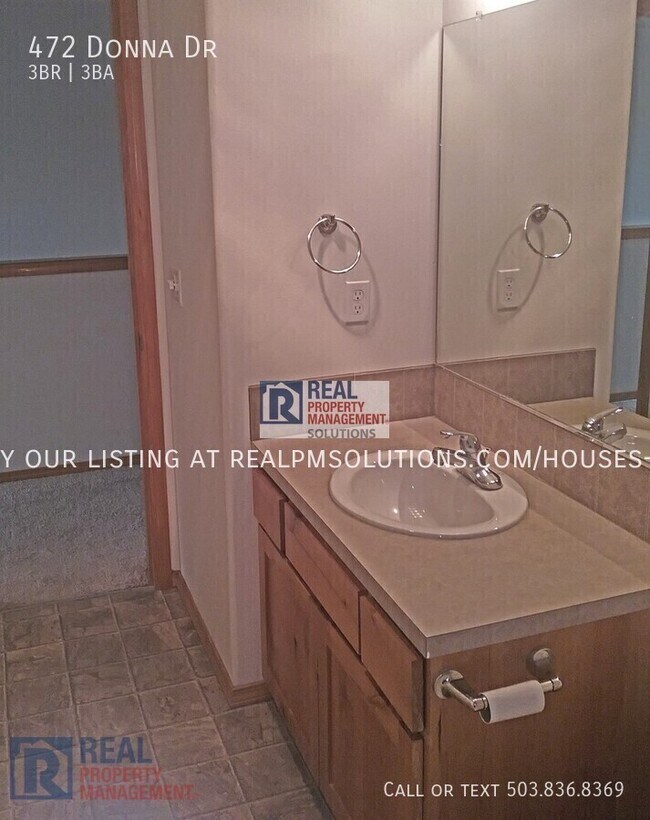 Building Photo - 472 Donna Dr