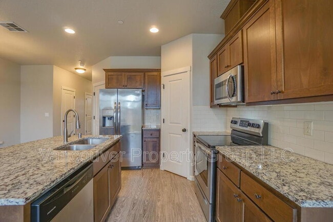 Building Photo - 5809 NE 71st Ave