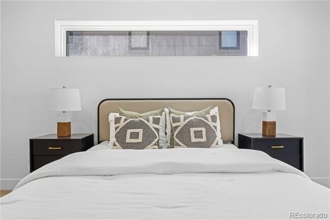 Building Photo - First Month on Us!  Gorgeous Contemporary ...