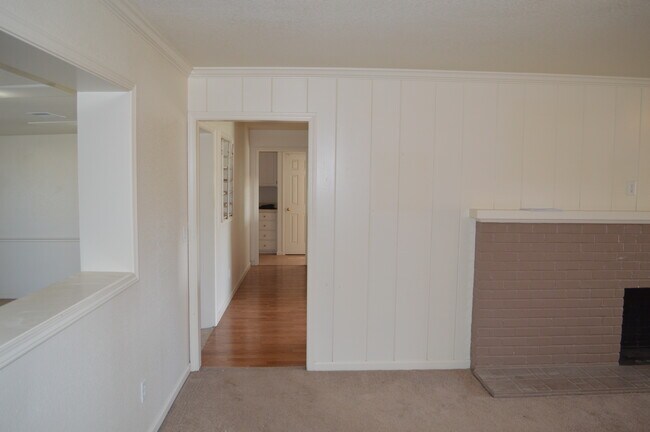 Building Photo - 15290 Sunset Dr