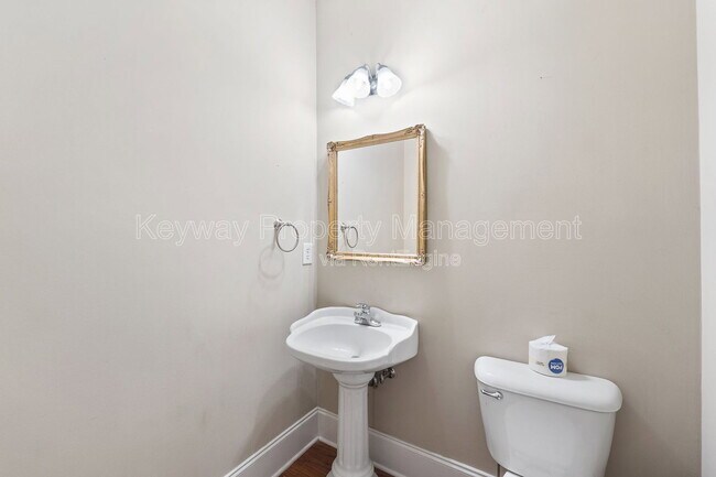 Building Photo - 4890 Somerset Dr
