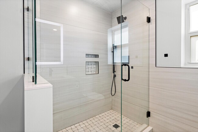 Building Photo - 1100 Basswood Pl