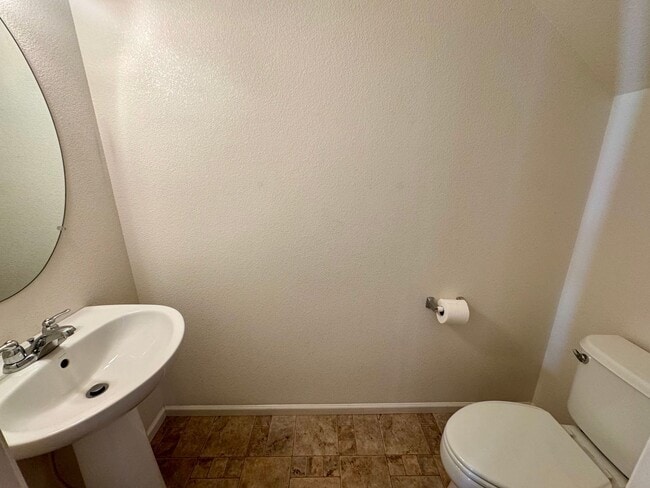 Building Photo - TWO BEDROOM TOWNHOME with AC