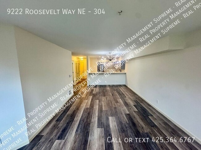 Building Photo - 9222 Roosevelt Way NE