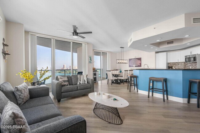 Building Photo - 231 Riverside Dr