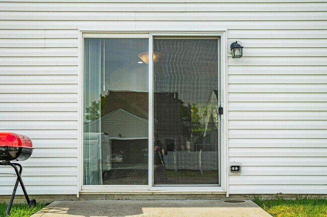 Building Photo - Townes of West Albany