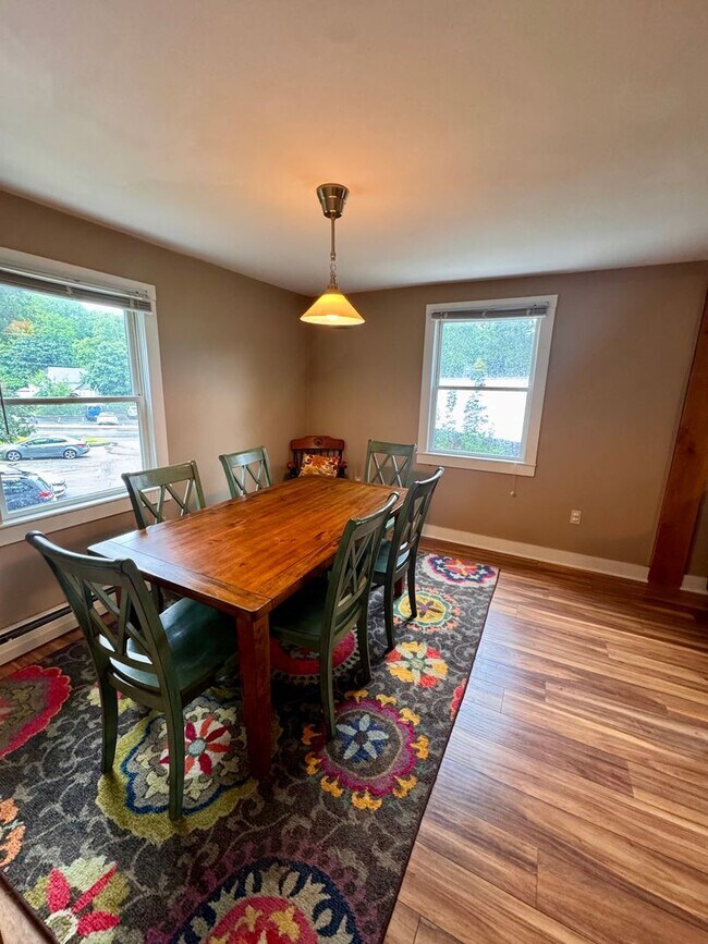 Building Photo - Spacious 3-Bedroom| Downtown Newnarket| Available NOW!