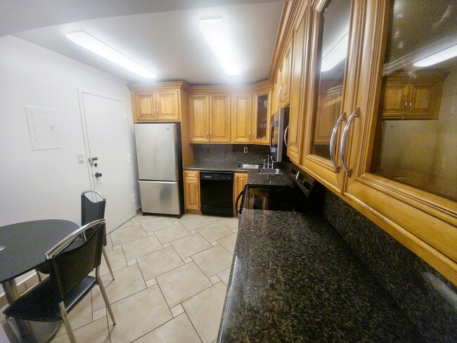 Building Photo - 1833 S Ocean Dr