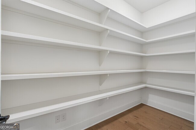 Building Photo - 2045 Kent Ct