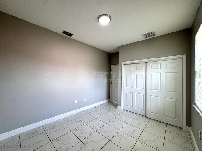 Building Photo - 1389 Worthington Dr