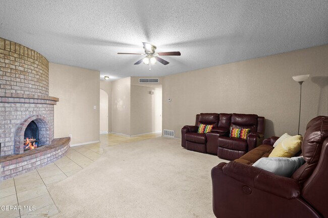 Building Photo - 9304 W Osborne Rd