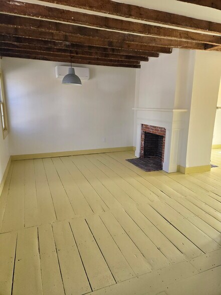 Building Photo - 5 Oil Mill Ln