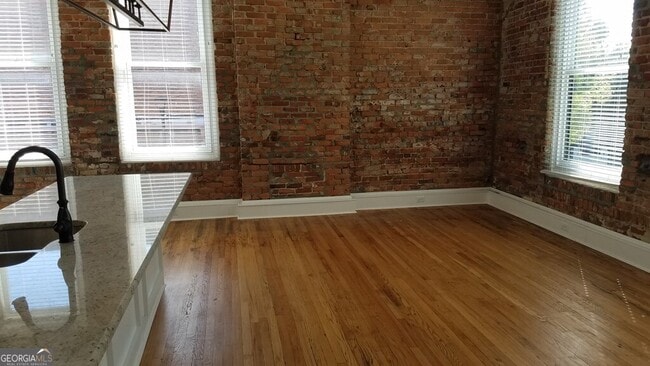 Building Photo - 119 W Jackson St