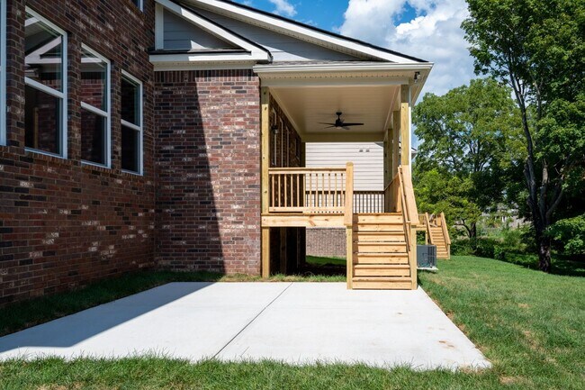 Building Photo - **LIKE NEW, EXECUTIVE HOME IN SOUGHT-AFTER LADD PARK NEIGHBORHOOD, FRANKLIN, TN**