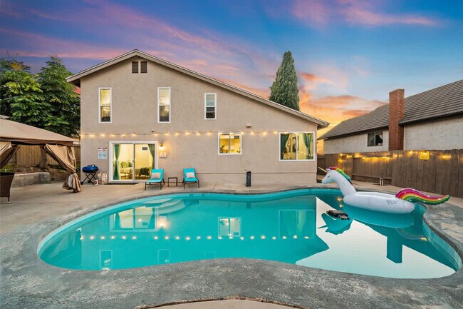 Building Photo - 13737 Via Tres Vistas