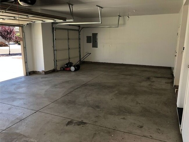 Building Photo - 2350 NW Hazelwood Ave