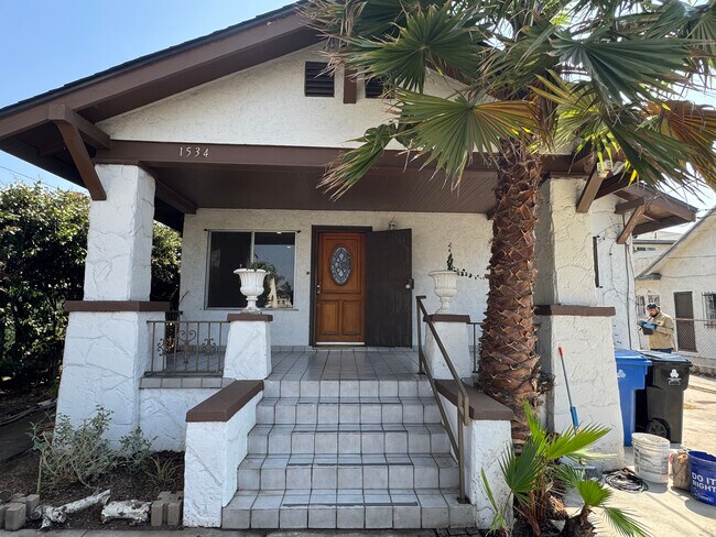Primary Photo - 1536 North Mariposa Avenue