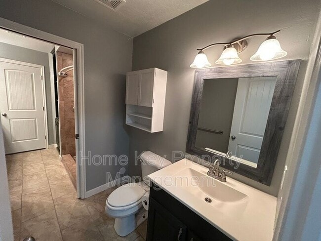 Building Photo - 3165 Crestview Dr
