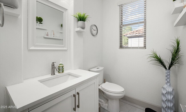 Building Photo - 1705 W Parnell Dr