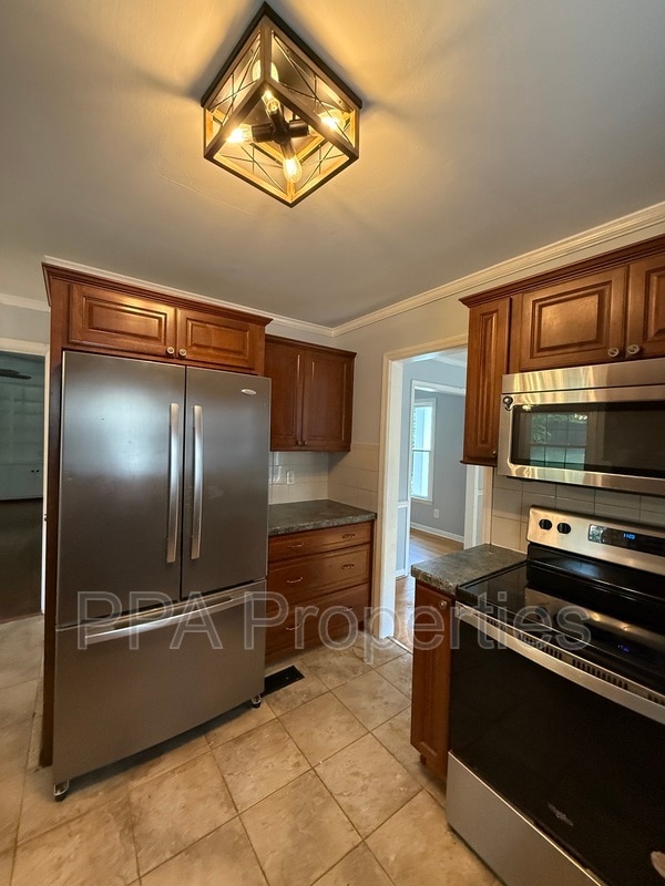 Building Photo - 2115 Churchill Dr