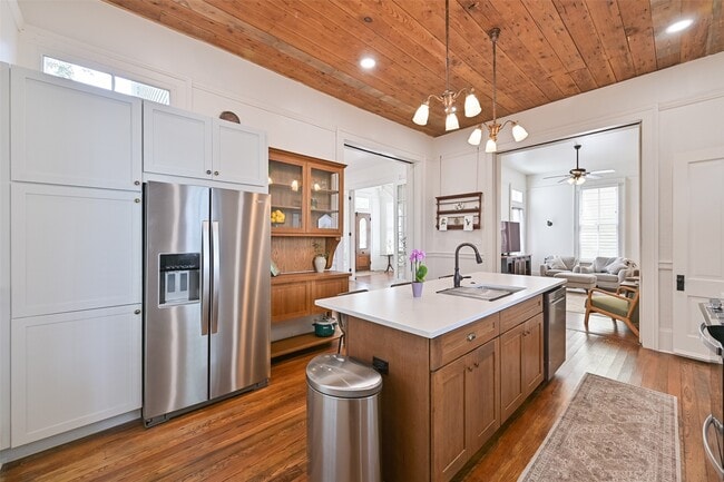 Building Photo - 1808 Avenue K