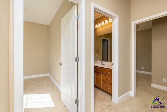 Building Photo - 601 Huntwood Ln