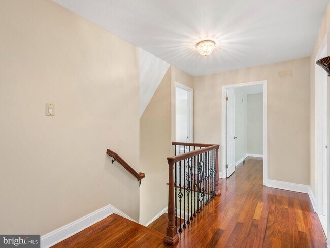 Building Photo - 612 Bough Rd