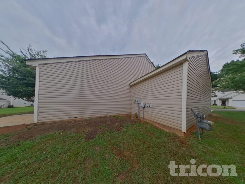 Building Photo - 5411 Peachwood Dr